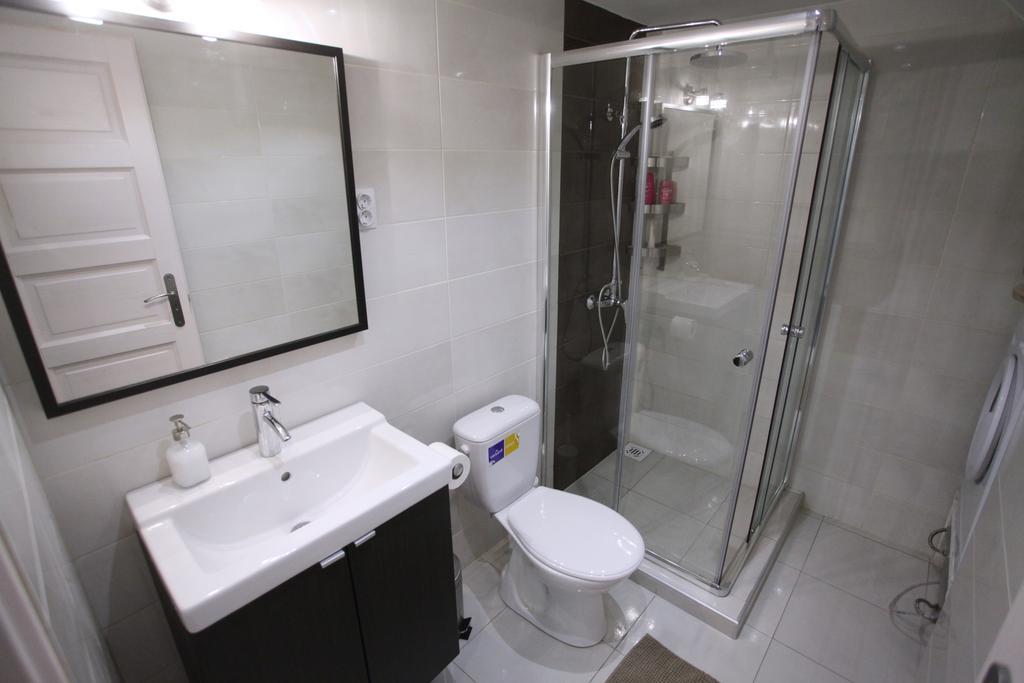 Chain Bridge Apartment Budapest Room photo